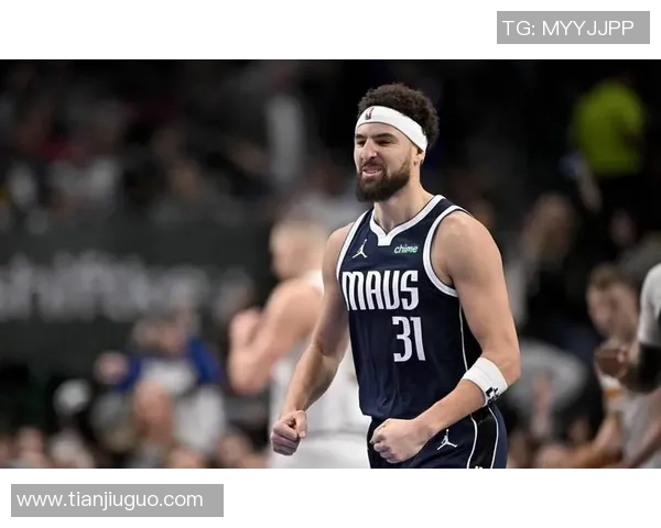 克莱汤普森：勇士队的三分射手与篮球场上的传奇之路